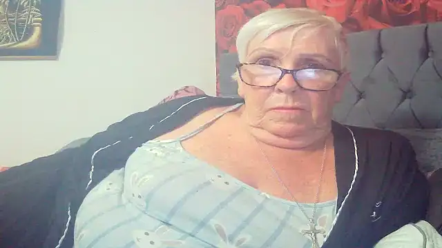 Playful MILF Demi online show from 05/29/26, 09:43