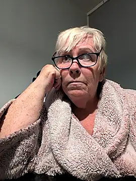 Playful MILF Demi online show from 10/23/25, 07:34