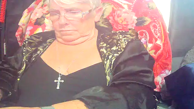 Snapshot of Playful_MILF_Demi chatting on 06/24/26, 07:11 Playful MILF Demi online show from 06/24/26, 07:11