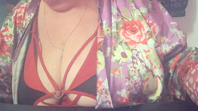Playful MILF Demi online show from 11/17/25, 08:24