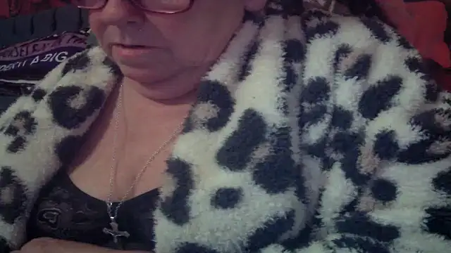 Playful MILF Demi online show from 04/21/26, 09:43