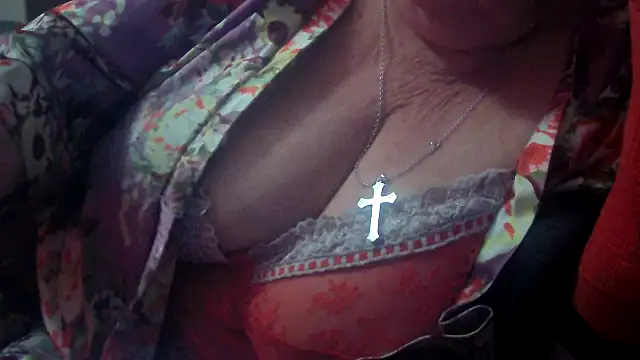 Playful MILF Demi online show from 10/19/25, 10:56