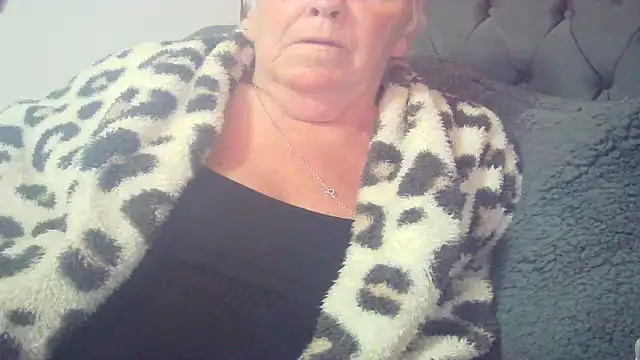 Playful MILF Demi online show from 05/08/26, 09:40