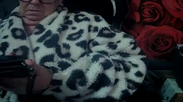 Playful MILF Demi online show from 03/12/26, 02:21