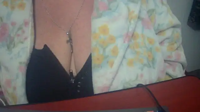 Playful MILF Demi online show from 11/10/25, 07:52