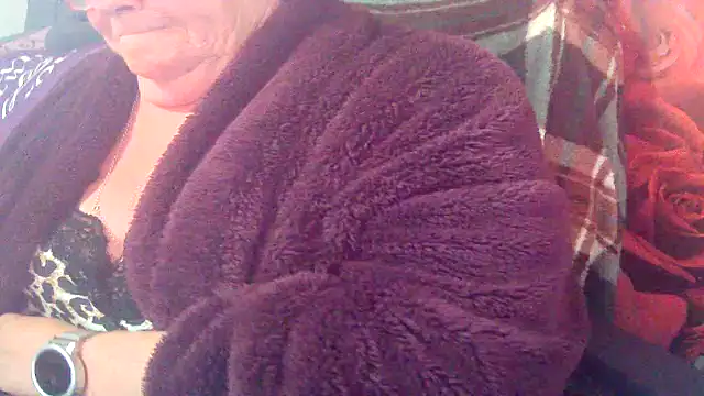 Playful MILF Demi online show from 05/10/26, 06:32