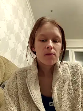 Snapshot of AlettaPaltrova chatting on 10/04/25, 04:19 AlettaPaltrova online show from 10/04/25, 04:19
