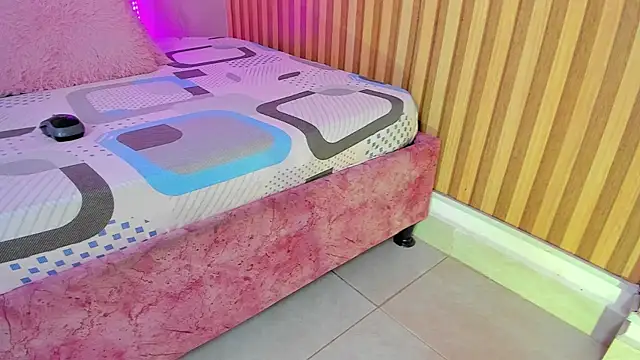 Malory  Jones online show from 10/16/25, 06:27