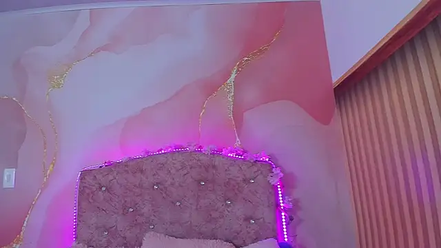 Malory  Jones online show from 10/06/25, 06:19