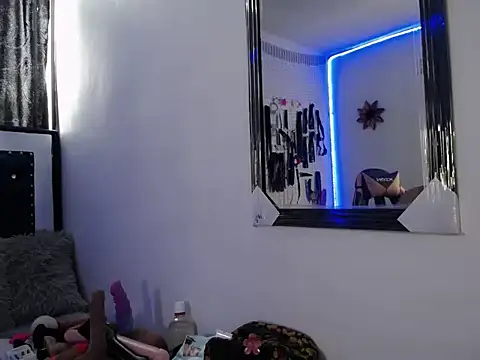 Snapshot of Aron_and_Queen_Annie chatting on 12/01/25, 09:15 Aron and Queen Annie online show from 12/01/25, 09:15