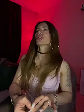 LyraEva online show from 10/10/25, 10:43