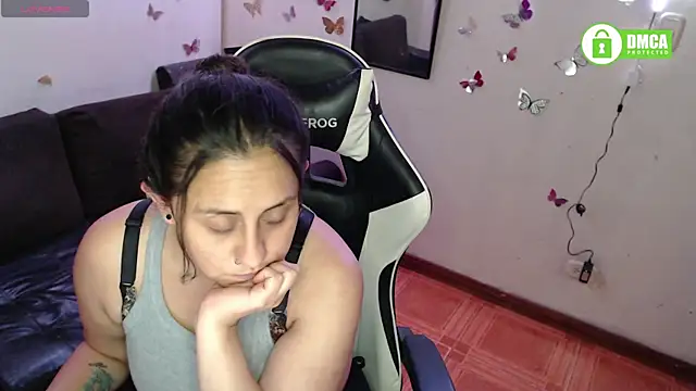 Snapshot of MelRaiise chatting on 11/13/25, 01:09 MelRaiise online show from 11/13/25, 01:09