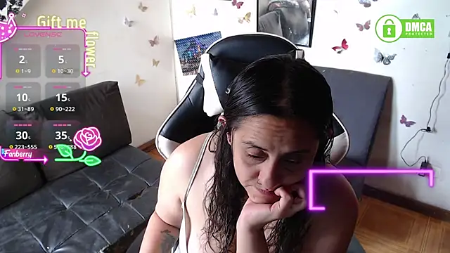 Snapshot of MelRaiise chatting on 12/05/25, 05:11 MelRaiise online show from 12/05/25, 05:11