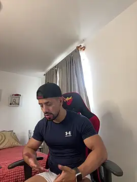 Ezzio Scolaro online show from 11/06/25, 07:29