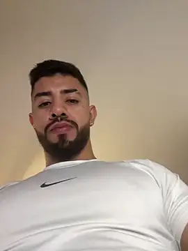 Ezzio Scolaro online show from 02/25/26, 09:58