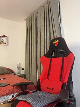 Ezzio Scolaro online show from 02/25/26, 12:22