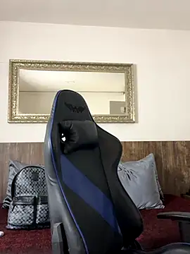 Ezzio Scolaro online show from 10/28/25, 12:11