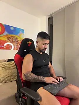 Snapshot of Ezzio_Scolaro chatting on 06/20/26, 12:37 Ezzio Scolaro online show from 06/20/26, 12:37