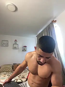 Ezzio Scolaro online show from 12/14/25, 01:06