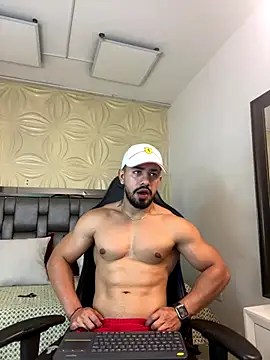 Ezzio Scolaro online show from 12/16/25, 10:03