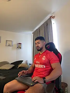 Ezzio Scolaro online show from 03/11/26, 09:20