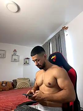 Ezzio Scolaro online show from 11/11/25, 12:11