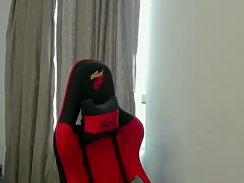 Ezzio Scolaro online show from 10/13/25, 01:45