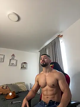 Ezzio Scolaro online show from 10/31/25, 12:46