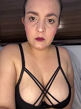 Anyhot latina online show from 10/31/25, 01:13