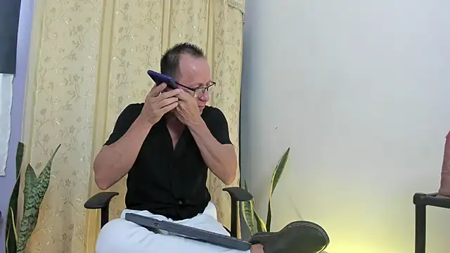 Snapshot of _axelking_ chatting on 04/30/26, 11:28 axelking online show from 04/30/26, 11:28