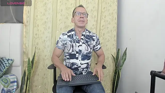 Snapshot of _axelking_ chatting on 07/08/26, 11:44 axelking online show from 07/08/26, 11:44