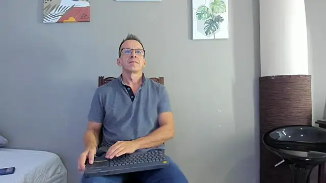 Snapshot of _axelking_ chatting on 11/24/25, 11:21 axelking online show from 11/24/25, 11:21