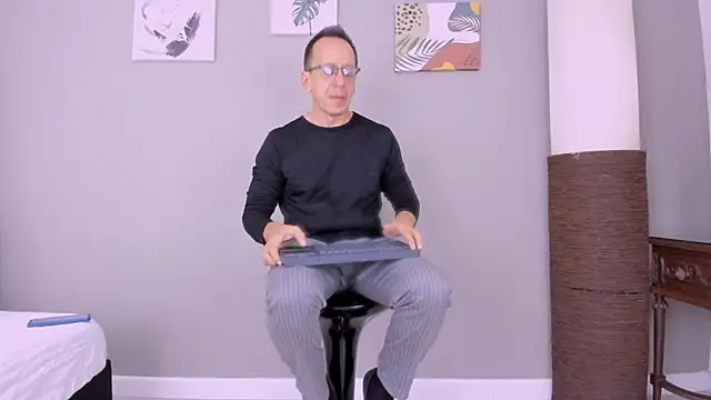 Snapshot of _axelking_ chatting on 10/17/25, 11:45 axelking online show from 10/17/25, 11:45