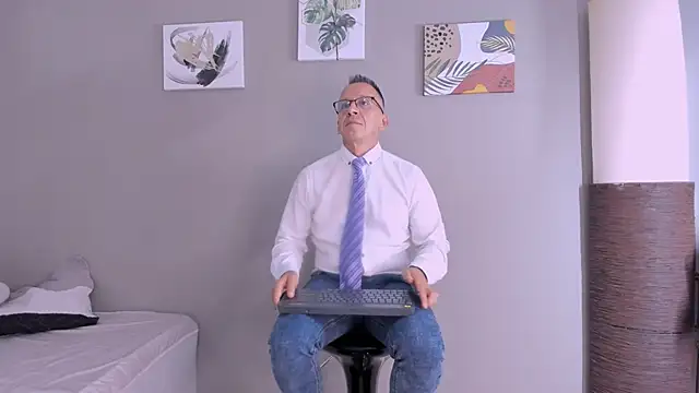 Snapshot of _axelking_ chatting on 10/20/25, 11:44 axelking online show from 10/20/25, 11:44