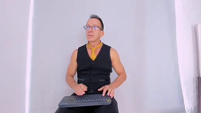 Snapshot of _axelking_ chatting on 11/08/25, 11:36 axelking online show from 11/08/25, 11:36