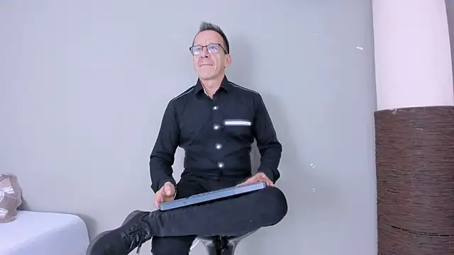 Snapshot of _axelking_ chatting on 11/10/25, 11:48 axelking online show from 11/10/25, 11:48