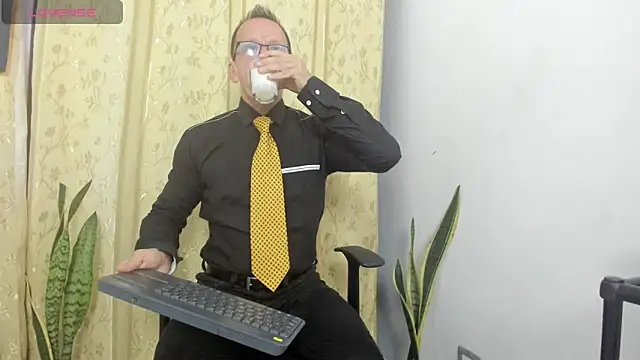 Snapshot of _axelking_ chatting on 06/16/26, 11:32 axelking online show from 06/16/26, 11:32