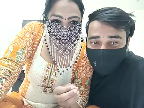 horny milf couple online show from 11/18/25, 06:00