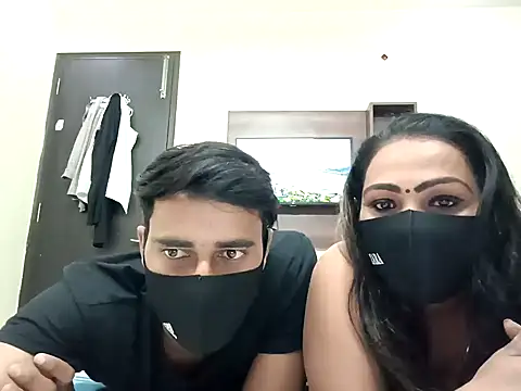 Snapshot of horny_milf_couple chatting on 10/08/25, 01:34 horny milf couple online show from 10/08/25, 01:34