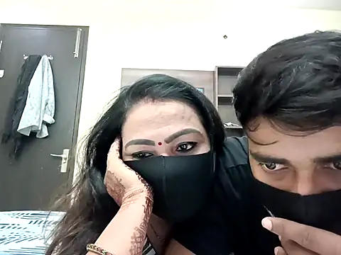 Snapshot of horny_milf_couple chatting on 10/11/25, 02:07 horny milf couple online show from 10/11/25, 02:07