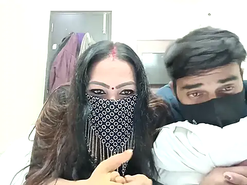 horny milf couple online show from 11/22/25, 05:45