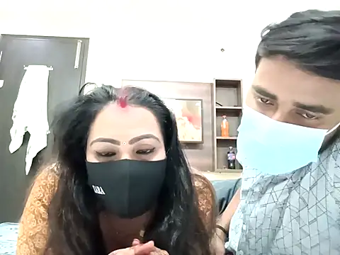 Snapshot of horny_milf_couple chatting on 10/10/25, 06:20 horny milf couple online show from 10/10/25, 06:20