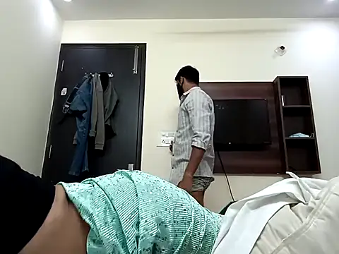 horny milf couple online show from 11/13/25, 06:23