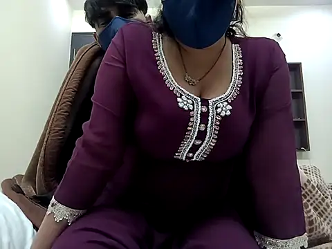 horny milf couple online show from 01/12/26, 05:42