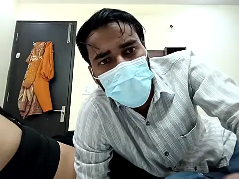 Snapshot of horny_milf_couple chatting on 10/13/25, 04:19 horny milf couple online show from 10/13/25, 04:19
