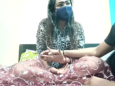 horny milf couple online show from 02/15/26, 06:18