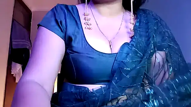 horny milf couple online show from 05/28/26, 05:52