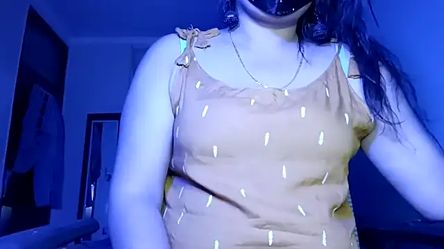 horny milf couple online show from 05/03/26, 08:23