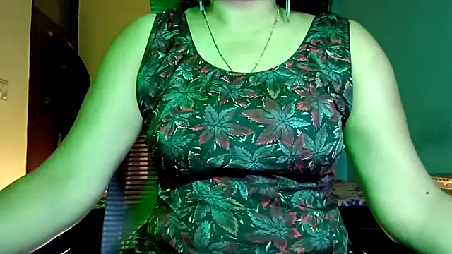 horny milf couple online show from 05/24/26, 06:41