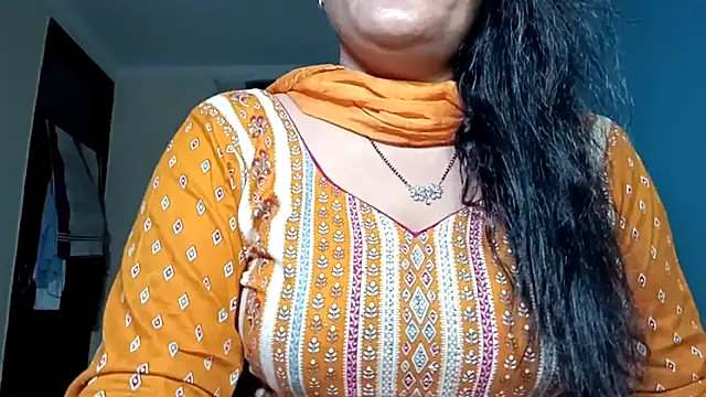 horny milf couple online show from 04/20/26, 05:25
